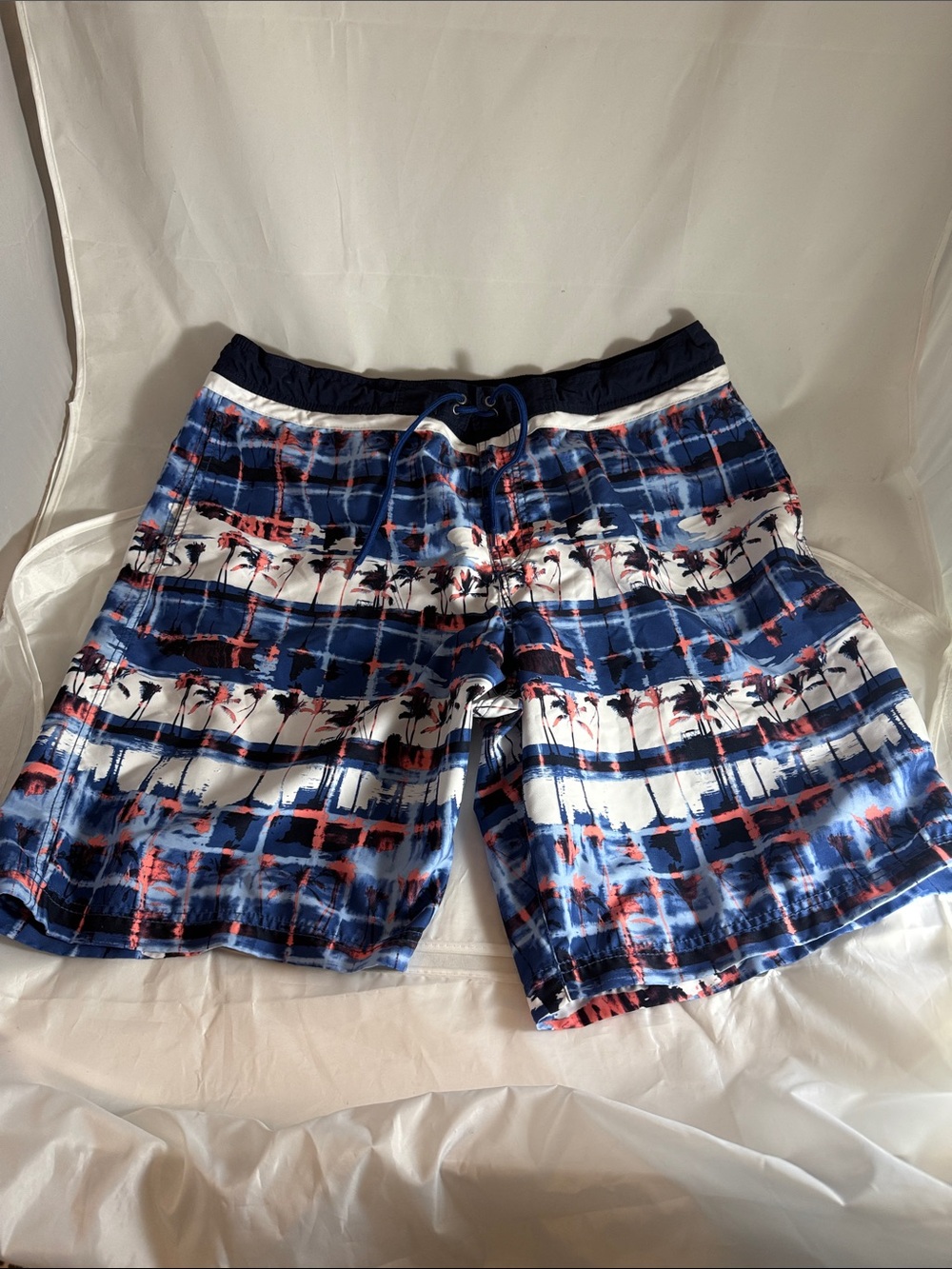 Roundtree & Yorke Navy, White and Red Palm-Print Swim Shorts
